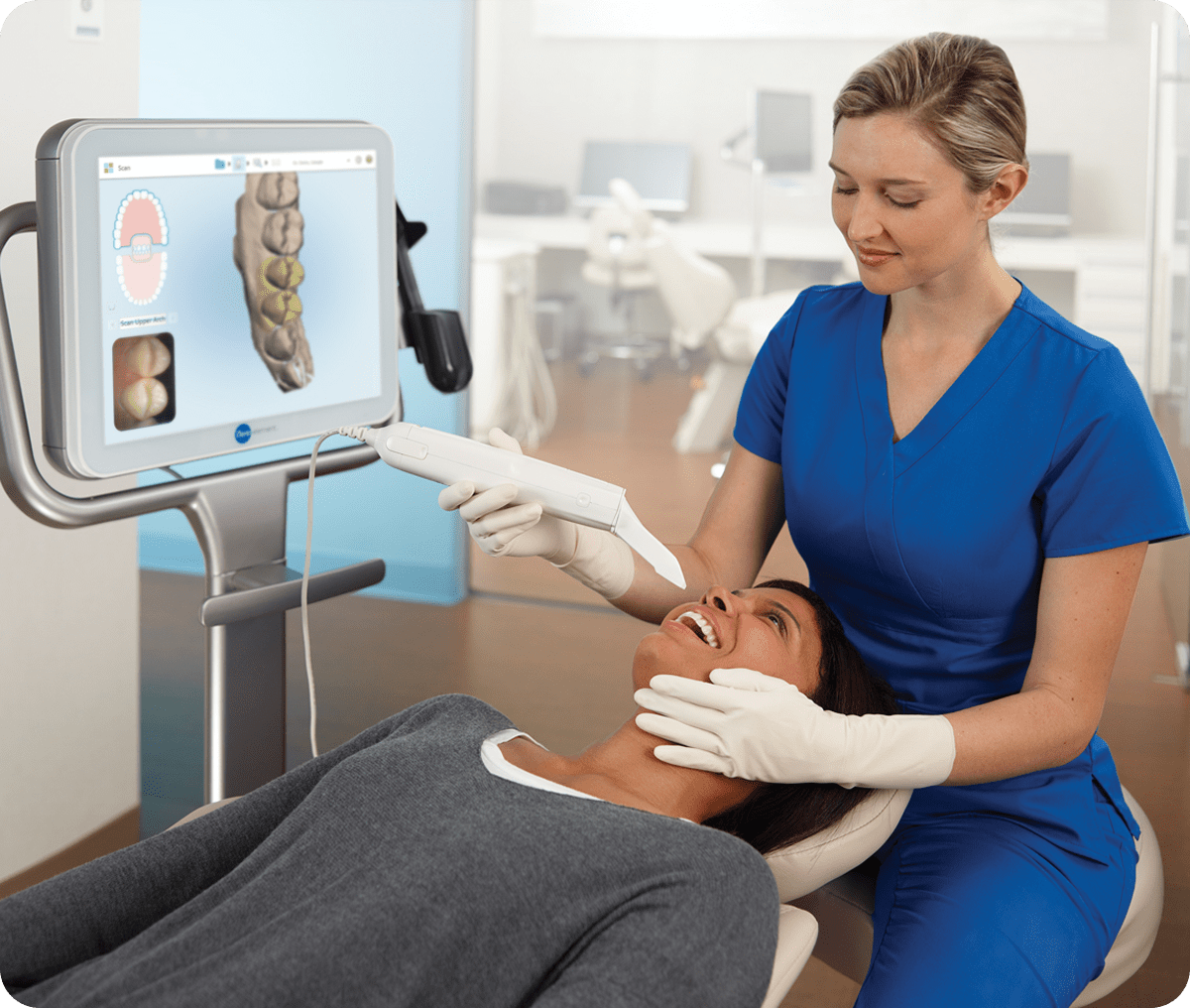 Dentist performing digital teeth scan